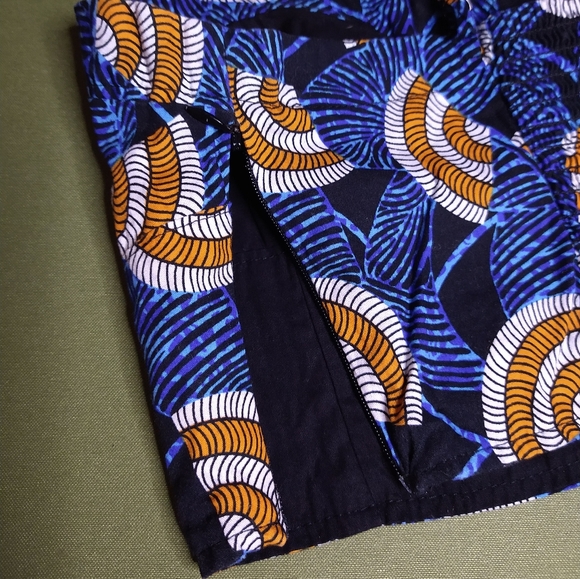 Adjustable straps with ruching on the back - Picture 3 of 6